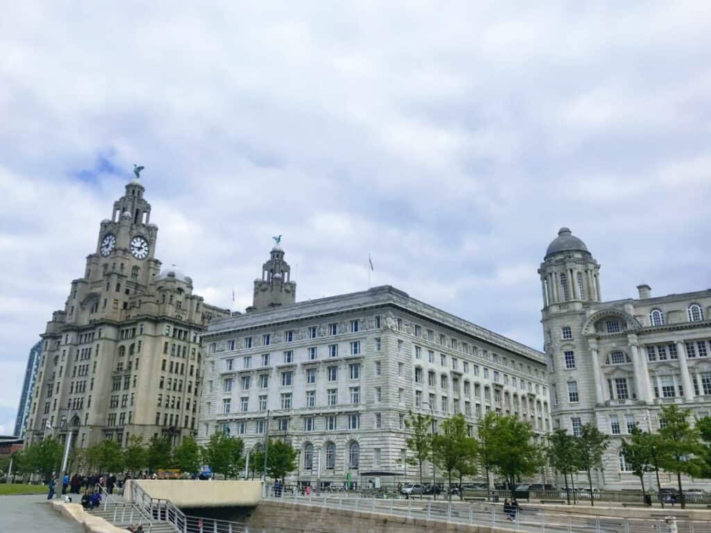 the three graces buildings in liverpool
